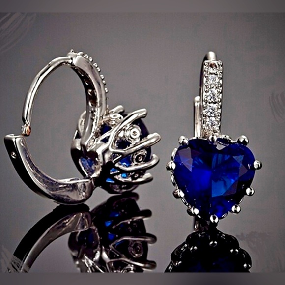 Beautiful Blue Sapphire Heart Zircon Plated Leverback Women’s Drop Earrings 1 cm - Picture 2 of 7